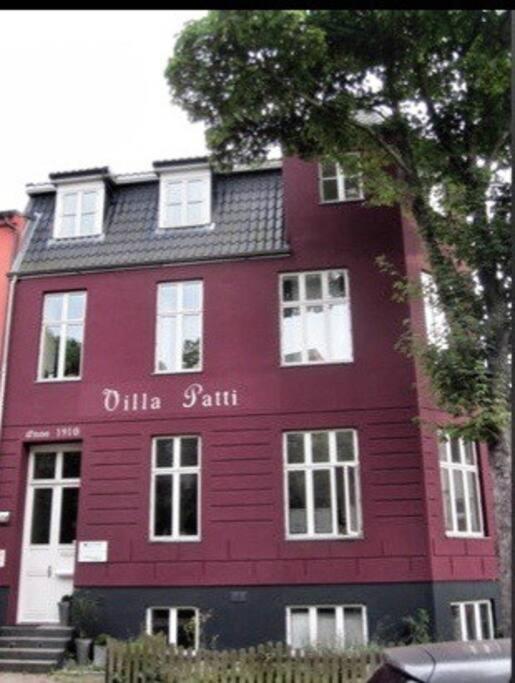 Sunny Apartment At Rostock - Pink Exterior photo
