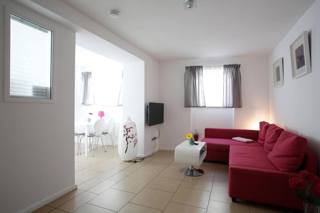 Sunny Apartment At Rostock - Pink Exterior photo
